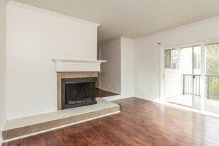 13011 E Gibson Rd in Everett, WA - Building Photo