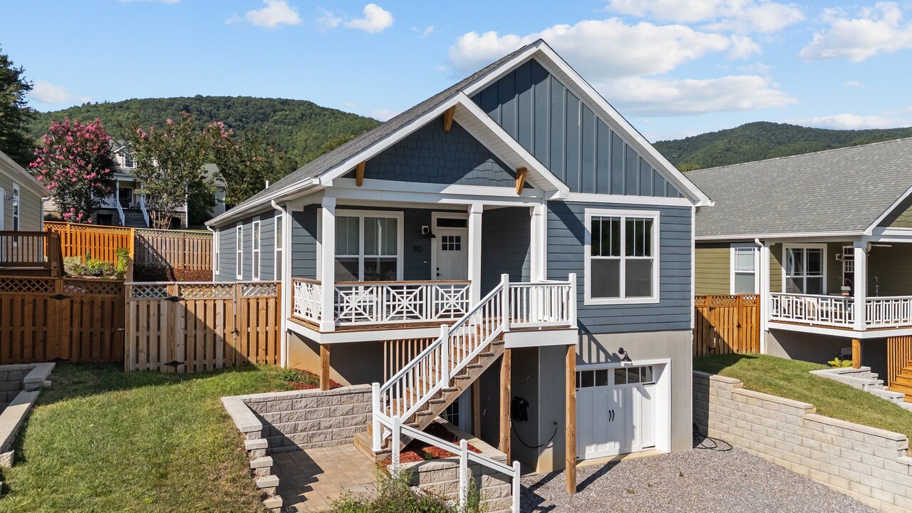 1112 Blueview Dr in Black Mountain, NC - Building Photo
