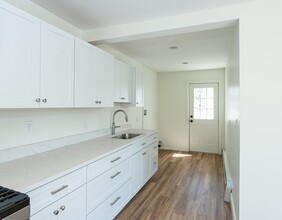 6 Ellis Ct in Amesbury, MA - Building Photo - Building Photo