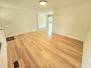 7739 SE 101st Ave in Portland, OR - Building Photo - Building Photo