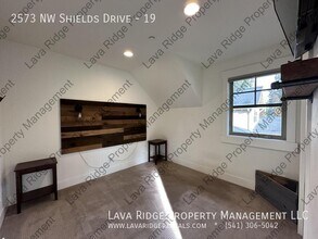 2573 NW Shields Dr in Bend, OR - Building Photo - Building Photo
