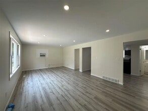 3004-3006 Stanford Ave in Iowa City, IA - Building Photo - Building Photo