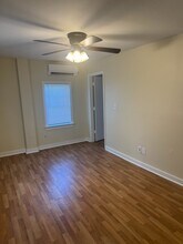 8 Line St, Unit E in Charleston, SC - Foto de edificio - Building Photo