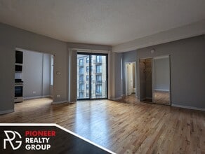 4220 N Sheridan Rd, Unit 4242-413 in Chicago, IL - Building Photo - Building Photo