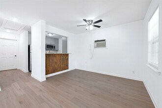 5718 Eskridge St in Houston, TX - Building Photo - Building Photo