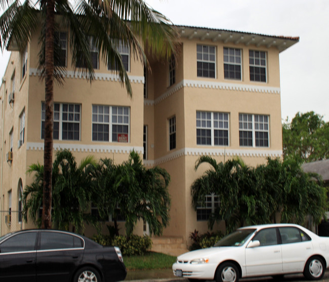 Taho Beverly Apartments in Miami, FL - Building Photo - Building Photo