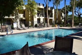 740 W Elm St-Unit -215 in Phoenix, AZ - Foto de edificio - Building Photo