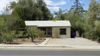 725 Carlisle Blvd NE in Albuquerque, NM - Building Photo