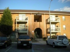 Roslyn Gardens Apartments in Baltimore, MD - Building Photo - Building Photo