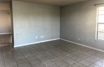 610 SE 10th St in Cape Coral, FL - Building Photo - Building Photo