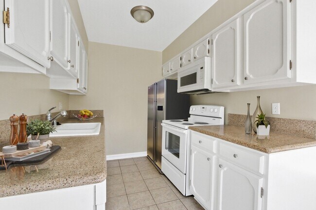 115 Doheny Apartments in West Hollywood, CA - Building Photo - Building Photo