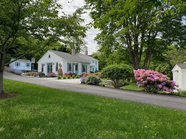 2 Grove St in Sandwich, MA - Building Photo - Building Photo