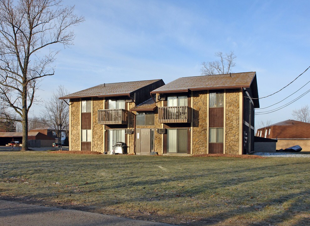 8126 Stadler Ave in Youngstown, OH - Building Photo