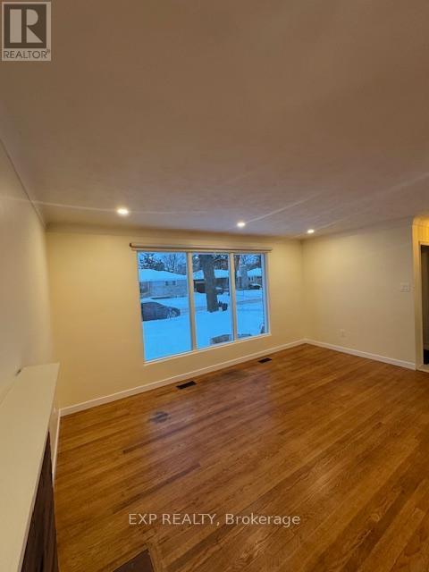 2243 Miramichi St in Ottawa, ON - Building Photo - Building Photo