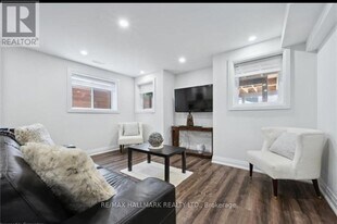 110 Blair Creek Dr in Kitchener, ON - Building Photo