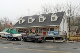 52 Padanaram Rd in Danbury, CT - Building Photo