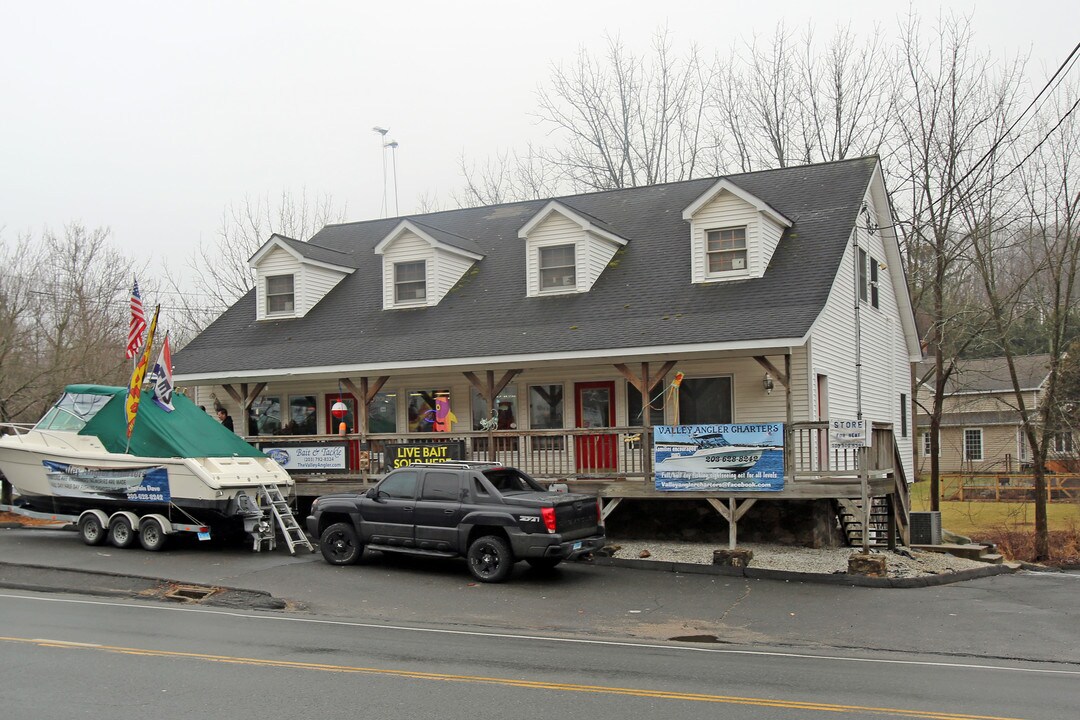 52 Padanaram Rd in Danbury, CT - Building Photo