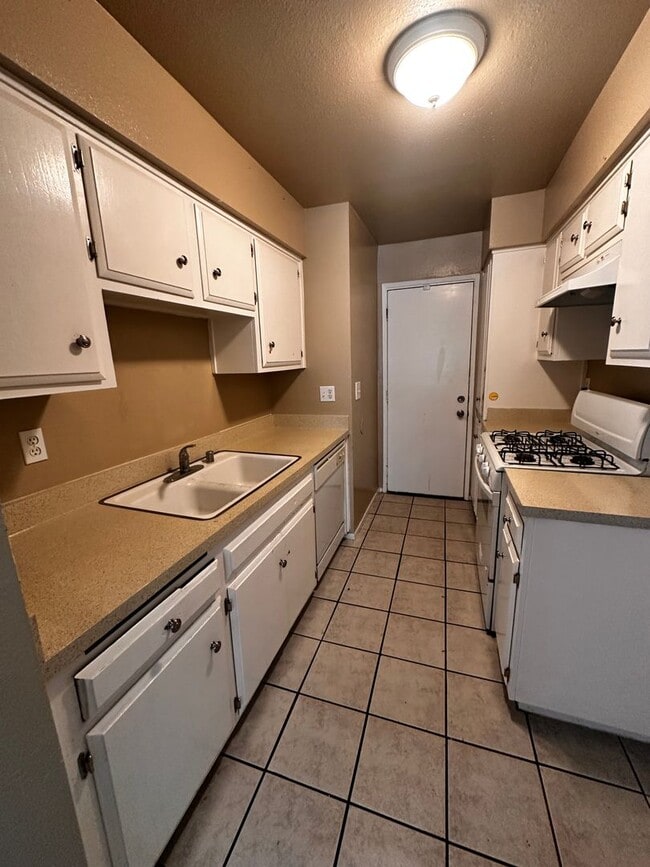 510 Real Rd in Bakersfield, CA - Building Photo - Building Photo
