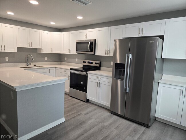 11451 Char Ann Dr in Ft. Myers, FL - Building Photo - Building Photo