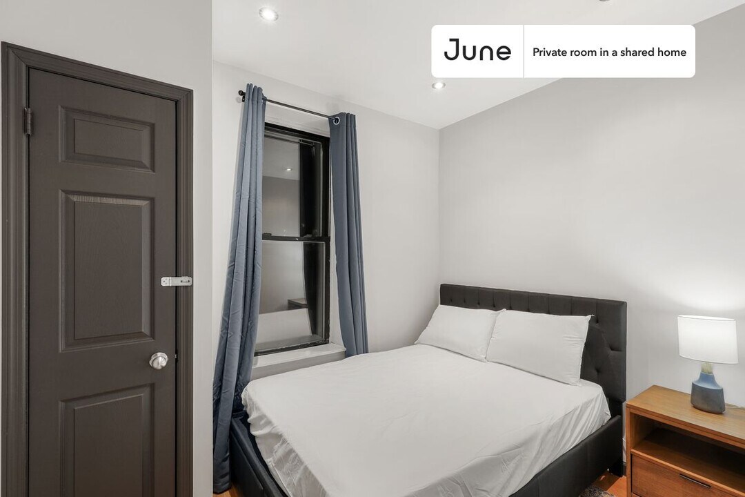 Room in Shared 3 bed/1 bath home in New York, NY - Building Photo