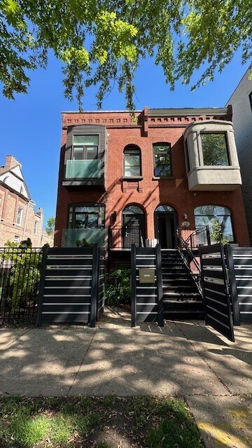 2142 W Monroe St in Chicago, IL - Building Photo