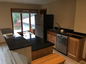 730 Coal Bank Hollow Rd, Unit Apt B in Blacksburg, VA - Building Photo