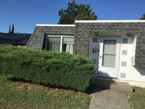 8084 Center Pkwy in Sacramento, CA - Building Photo - Building Photo