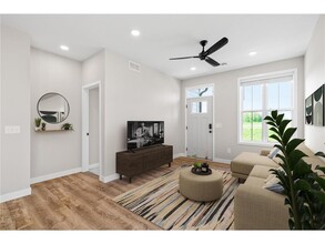 6930 Angela Trl in Inver Grove Heights, MN - Foto de edificio - Building Photo
