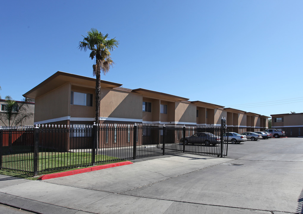 Manchester Townhomes in Stockton, CA - Building Photo