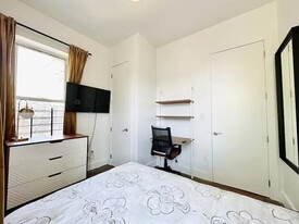 Furnished room/NOT APARTMENT, Unit 3L in Brooklyn, NY - Building Photo