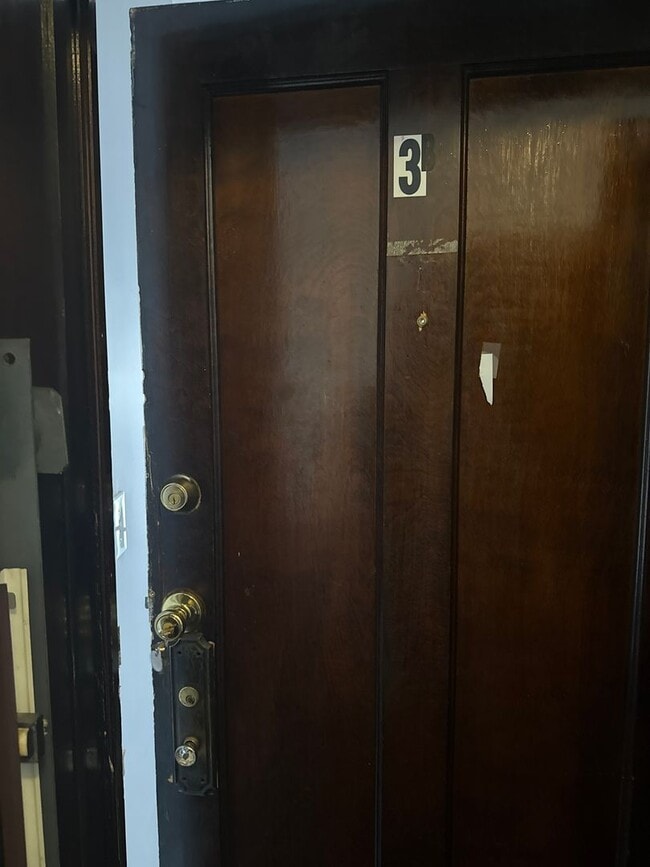 property at 6627 S Greenwood Ave