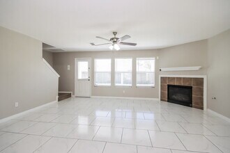 7310 Fox Scene Dr in Humble, TX - Foto de edificio - Building Photo