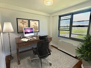 61-20 Grand Central Pkwy in Queens, NY - Building Photo - Building Photo