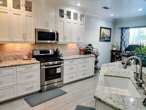 10864 Ivy Hill Dr in San Diego, CA - Building Photo - Building Photo