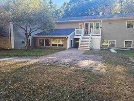 30 Sterling Ln in South Berwick, ME - Building Photo