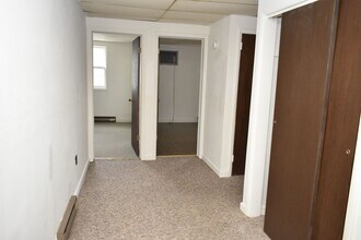 147 W Main St in Windsor, PA - Building Photo - Building Photo