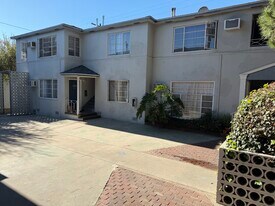 11662 Chandler Blvd in North Hollywood, CA - Building Photo