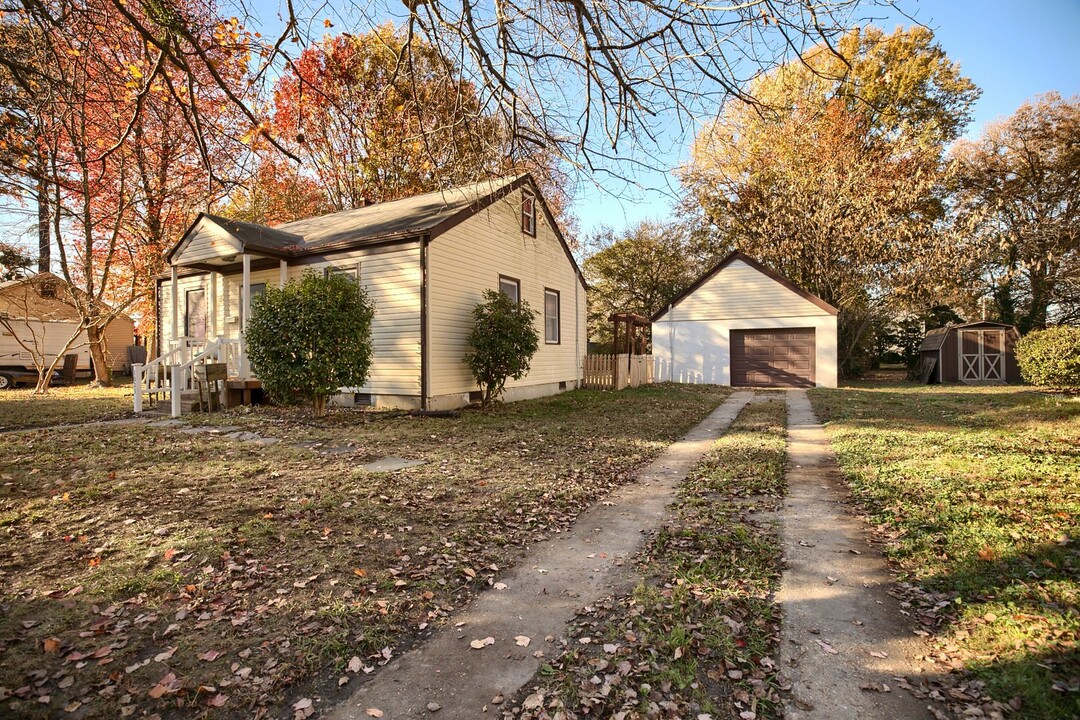 1003 Temple Ln in Newport News, VA - Building Photo