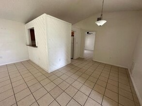 1235 Karlovy Ave NW in Palm Bay, FL - Foto de edificio - Building Photo