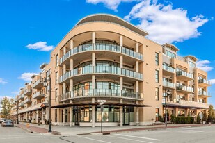 215 E Pleasant St in Oconomowoc, WI - Building Photo