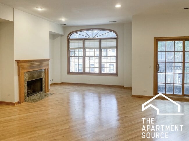 3338 N Sheffield Ave, Unit 3 in Chicago, IL - Building Photo - Building Photo