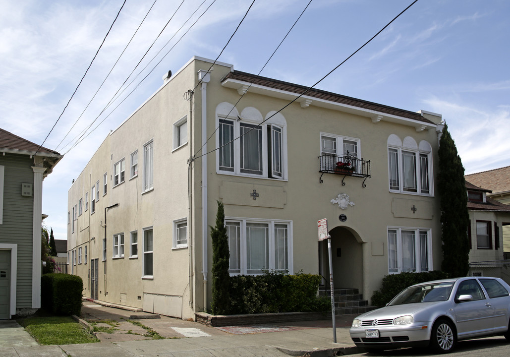 693 39th St in Oakland, CA - Building Photo