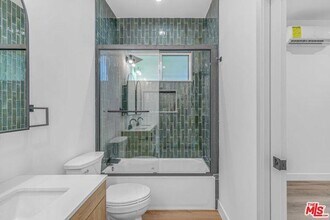 1454 Yosemite Dr in Los Angeles, CA - Building Photo - Building Photo