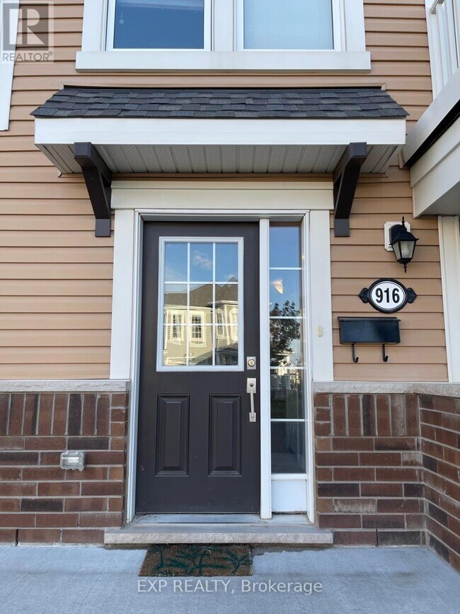 916 Fameflower St in Ottawa, ON - Building Photo - Building Photo
