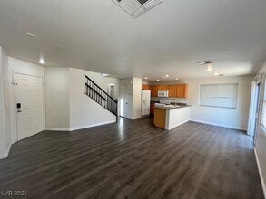 8226 Royal Lilly Ct in Las Vegas, NV - Building Photo - Building Photo