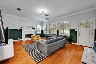 1111 E Riverside Dr in Austin, TX - Building Photo - Building Photo