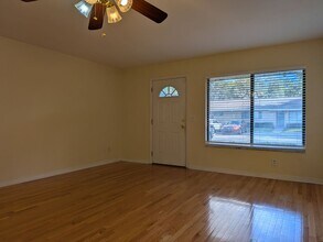 725 Northlake Blvd in Altamonte Springs, FL - Foto de edificio - Building Photo