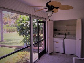 555 Banyan Tree Ln in Delray Beach, FL - Foto de edificio - Building Photo