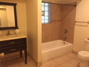 3324 N Hamlin Ave, Unit G in Chicago, IL - Building Photo - Building Photo