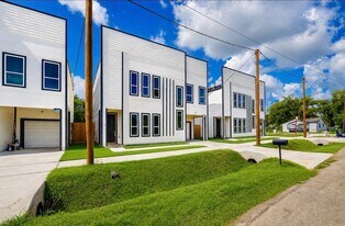 8132 Penrod St in Houston, TX - Building Photo